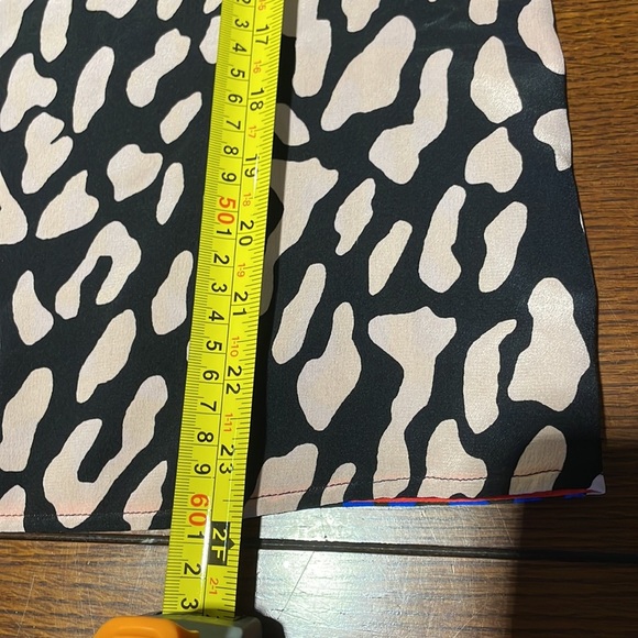 DVF | 100% Silk Print Tank Top. Animal print. Size P. Small - Picture 7 of 7